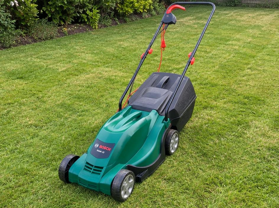 Electric lawnmower