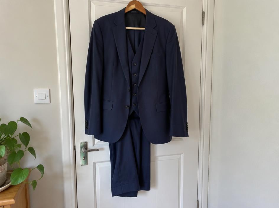 Navy three-piece suit (40R)